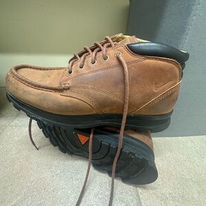 Men’s vintage 90s Nike Air ACG Cairngorm leather chukka boots size 11